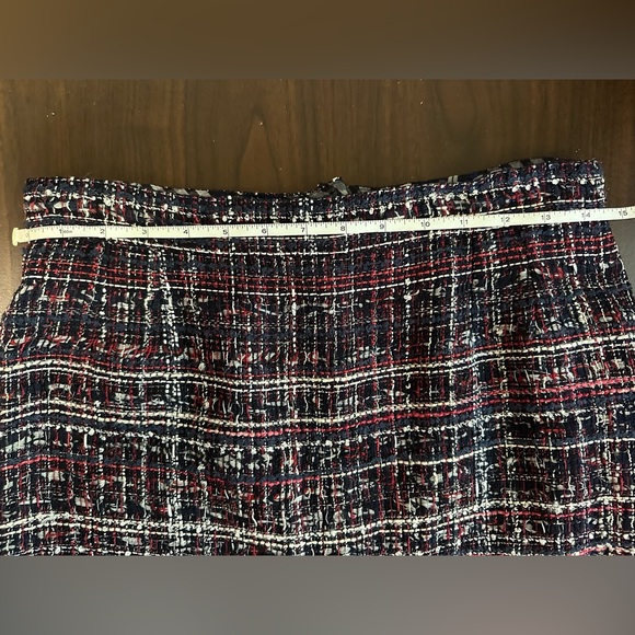 Chanel 08A Boucle Tweed Knee-Length Skirt 2008 Fall Collection by Karl Lagerfeld - Picture 13 of 16